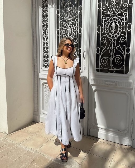@laurafayjackson is our Thursday crush in our Ariette Linen Flared Dress. 😍