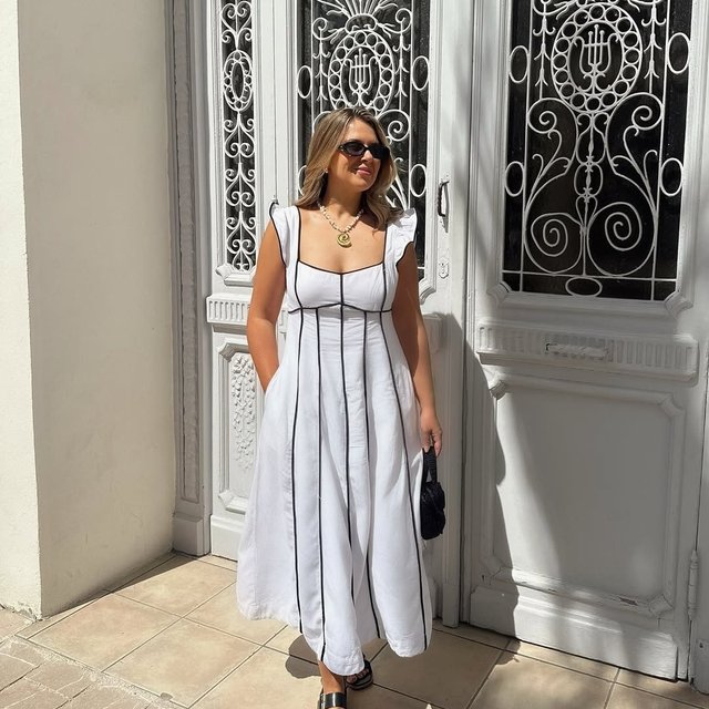 @laurafayjackson is our Thursday crush in our Ariette Linen Flared Dress. 😍