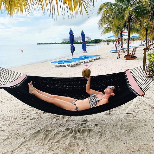 Priorities today: relax, sip, repeat 🥥 #CruiseNorwegian 

📷: @southernflairblog
