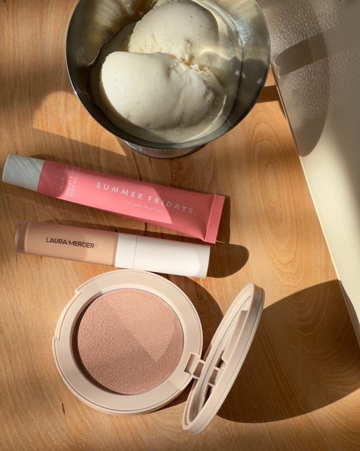 A little midday touch-up with @midnightbee's faves ☀️💖 She's loving @vacationinc's "After Sun" Eau De Toilette, @summerfridays' Lip Butter Balm, @tower28beauty's OneLiner Multi-Liner, @iliabeauty's Sunshift Cream Bronzer + more
