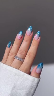 If a beach day was a nail set, it would be this 🌊🌺💅 Save this inspo from @heygreatnails + shop all things nails at the link in bio
