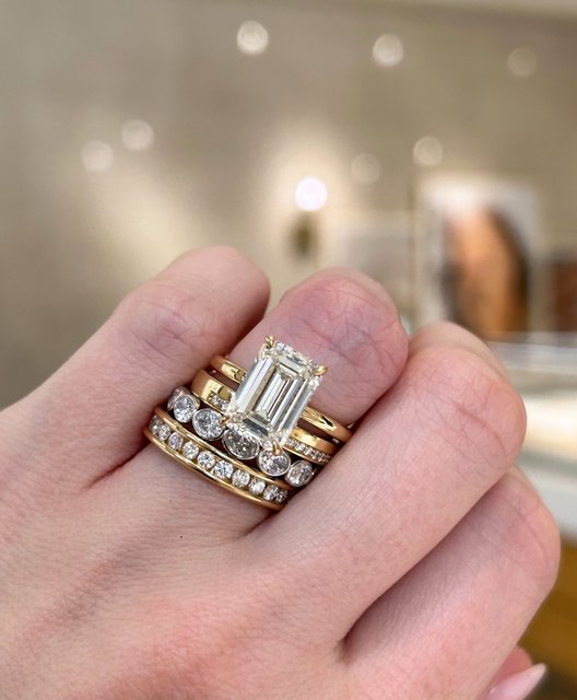 3 ways to style your emerald engagement ring. What’s your favorite stack?