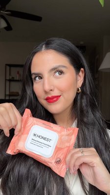 Makeup Remover Facial Wipes for clean, refreshed skin. 🧡 These wipes aim to gently cleanse + remove waterproof makeup, dirt, and oil. Plus, they’re dermatologist-tested + hypoallergenic!

📹 | @mikayla_breann