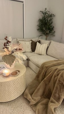 A home isn’t defined by size 🤎it’s shaped by feeling.
This corner tells my story: Sorrento sofa brings cozy comfort, Rohld Table Lamp casts a soft glow that warms the space and textured rug — all from freedom_australia turned a simple spot into a quiet escape. 🤍

#FreedomStyle #NeutralHome #CozyVibes #LayeredLiving #CalmCorners #InteriorMood #SlowDecor #TexturedSpaces #YourHomeYourWay