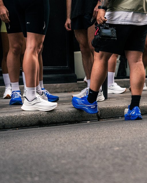 New York & Paris combined to kick off Saucony PFW with a 7am run through the iconic Parisian streets. 

Debuting the Endorphin Speed 5 in Paris — with a closed community run hosted by @mintednewyork x @saucony and supported by the @distanceathletics gang.
