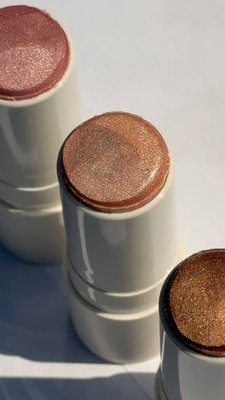 Brighten, moisturize, and glow in just a few swipes 💕 @goop's non-sticky, smooth-gliding highlighter leaves your skin feeling silky and looking effortlessly radiant ✨ Available to shop now at the link in bio