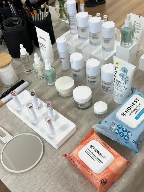 POV: your entire beauty routine consists of Honest products. 😌