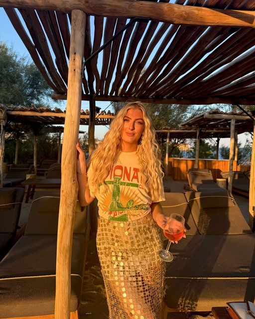 Golden hour hits different in Mykonos 🇬🇷✨🍷

Full outfit is riverisland