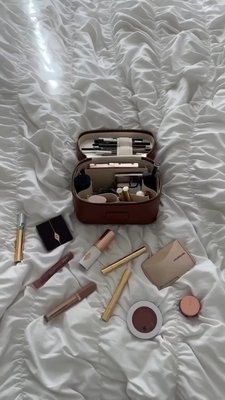 The perfect makeup bag does exist 😍 Shop @etoile's Mini Vanity Case + fill her up with your beauty faves at the link in bio