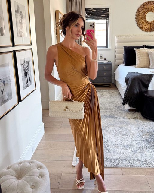 over 4,000 sold 🛍️ be the top-rated best dressed guest in the Modern Day Glam Maxi Dress ✨

—

#summerdress #maxidresses #summerevents #summer2025 #weddingguestdress