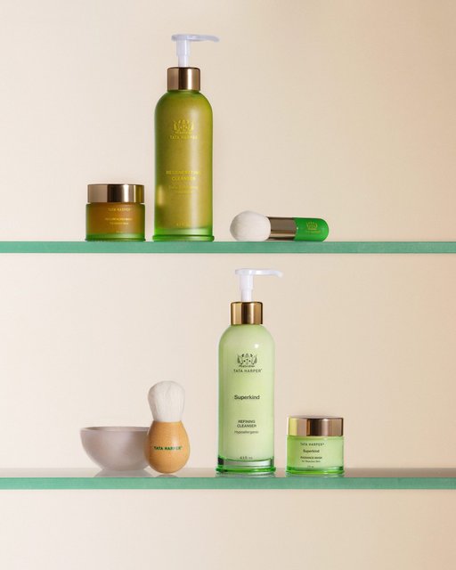 Glow into the long weekend with Tata's go-to hack for instantly radiant skin. 💫

The Glow Getter Ritual:
1️⃣ Gently buff the cleanser onto dry skin to exfoliate—don't rinse yet!
2️⃣ Layer the mask right on top 
3️⃣ Leave on for 5 minutes and rinse off to reveal your glow

Customize for your skin type:
✨Dull skin → Regenerating Cleanser + Resurfacing Mask
✨Sensitive skin → Refining Cleanser + Radiance Mask