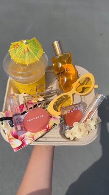 Serving up @tower28beauty with some chilled treats ✨ Let us know in the comments which tray fits your vibe - red, pink, or yellow ❤️🩷💛