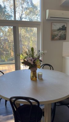 The ‘Cove’ dining table from freedom_australia paired with provincialhomeliving Bentwood dining chairs has elevated our dining area 🤌🏼 I love adding touches of Blue to the house, thanks to some beautiful friends my housewarming gift from celia.loves fits perfectly!

#australiahomes#provincialhomeliving#freedomaustralia#freedomaustraliainyourhome#homestyling#bluehaus#styleguide#foreverhome#dreamhomes#countrystyle#countryhousestyle#countryhouseinteriors