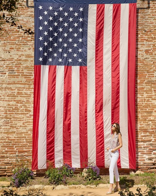 We hope you have a safe and happy 4th of July 💙 Celebrate the long weekend in style 🇺🇸✨ Shop our extra 40% off sale and enjoy a little red, white, and new! 
.
.
.
.
#nydj #perfectfit #FourthOfJuly #HolidaySale