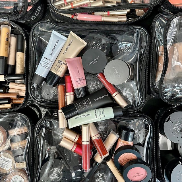 bare minerals makeup travel bag The Small Onyx Traveller Meet the Barefaced Everyday Pouch beauty bag BareMinerals Black Velvet Quilted Cosmetic