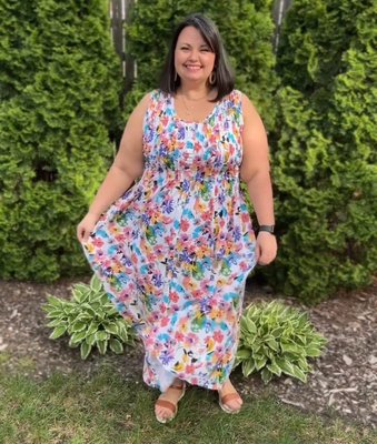 Spinning into style like a true queen! 👑✨ @jacquelinethequeen is ready to make every twirl count in this Pintucked Sleeveless Dress. 💃💖 #WomanWithin #DressToImpress #QueenVibes