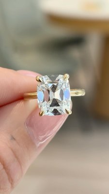 When an antique cut diamond flows through our showroom, we have to give it a moment. 

The details: 
💎 4.0 carat elongated cushion 
💎 D VVS1 
💎 Set in our signature Freesia solitaire