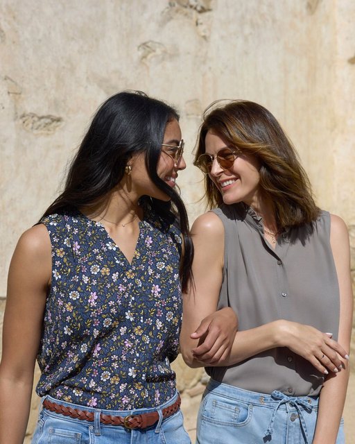 Sunkissed days + effortless style ☀️ Where are you heading this summer? 
.
.
.
.
#nydj #SummerVibes