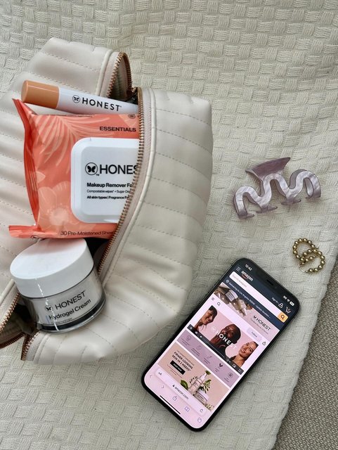 Stock up on the essentials this @amazon Prime Day. 🙌🏼 Hydrogel Cream, Extreme Length Mascara + Lash Primer, and Makeup Remover Facial Wipes are 25% off. Sale ends today, so head to the link in bio to shop! 🛍️