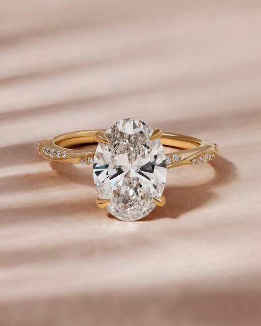 Have you met one of our signature engagement rings, the Camellia? Consider this your formal introduction.

💎 Hidden diamond accents
💎 1.5mm band width
💎 Four-prong setting
💎 Milgrain detailing