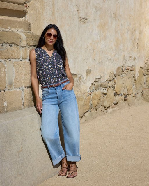 Our newest styles have that easy, effortlessly cool vibe made for sun-soaked days and breezy nights. 
.
.
.
.
#nydj #perfectfit #SummerStyle #EffortlessLooks #denim