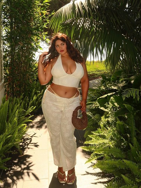 loving the in bloom halter + lily pant on @bellaagolden ❤️‍🔥