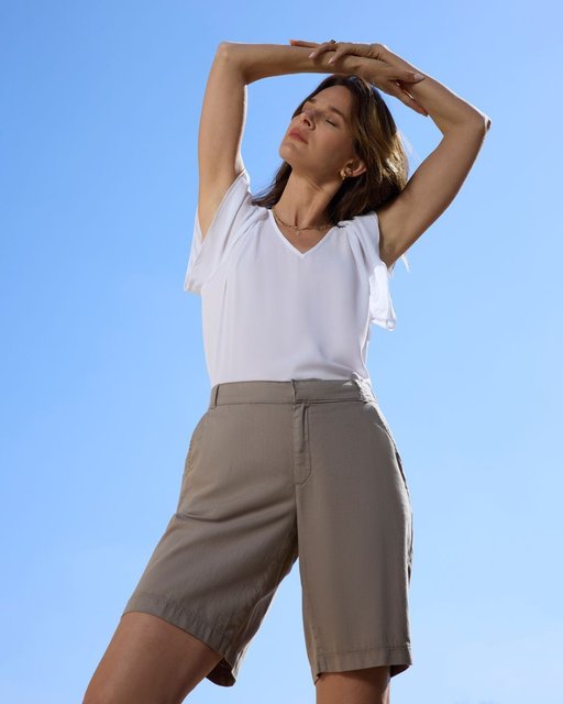Breathable, easy, and made to move with you—your summer staples just got an upgrade with stretch linen.