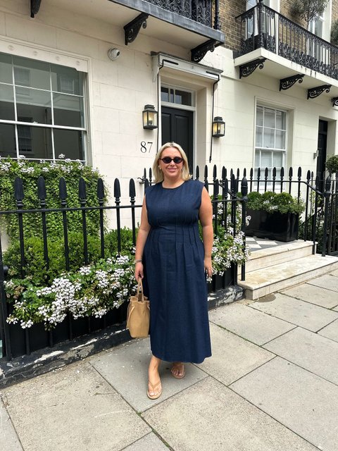 OOTD 💙 
Dress riverisland wearing size 18 
Bag katieloxton *discount code on stories 
Shoes zara 
Sunnies asos 

Comment LINK below to receive a DM with the link to this post on my LTK ⬇ https://liketk.it/5kc4m

#plussize #imwearingri #riverisland #katieloxton #klicons #klstyle #summerstyle #highstreet #fashion #ootd #denimdress