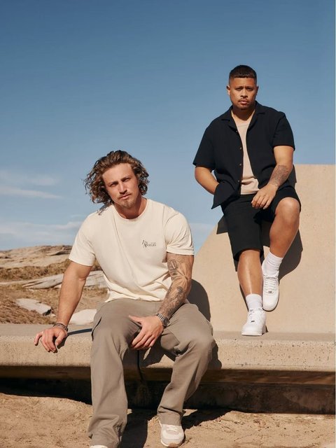 Casual Weekends | Cargos or shorts? What's your style?

#outfit #weekend #casualstyle #axlandco