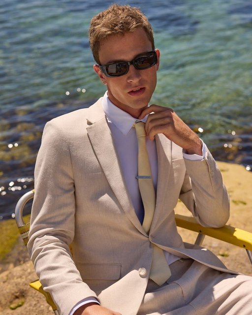 From beach days to late-arvo drinks to weddings you forgot you RSVP’d to… we’ve got the fit sorted 🤝