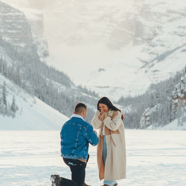 A snowy proposal \>\>\> Congrats to @timvizzi and @\_tatianakarina on your engagement. 📸: @banffphotography