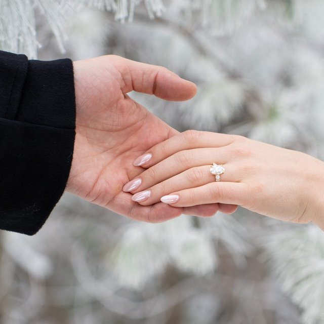 Who is dreaming of a winter snowy proposal? Congrats to @sash.strat and @jj\_oconnor7 on your engagement. The details: 18K Yellow Gold Nadia Three Stone Ring set with an Oval Diamond 📷: @tiffanyyoconnor