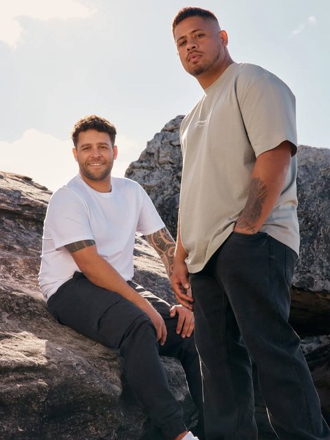 Weekend Ready | A relaxed tee, a great pair of jeans and your favourite shoes.

#outfit #mensfashion #style #axlandco