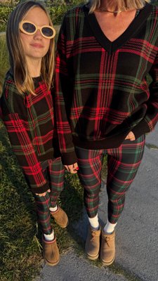 Holiday looks on repeat for you and your mini ❤️💚🖤