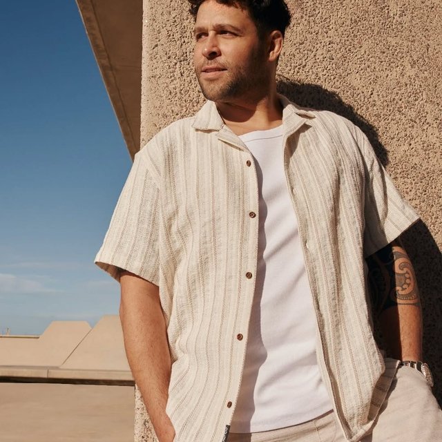 Weekend Outfit | Get out and about in ease with a pair of shorts and short sleeve shirt.
+ All shirts now $40 each when you buy 3. Save $89.97. Limited time. 
#springstyle #styleinspo #casualstyle #axlandco