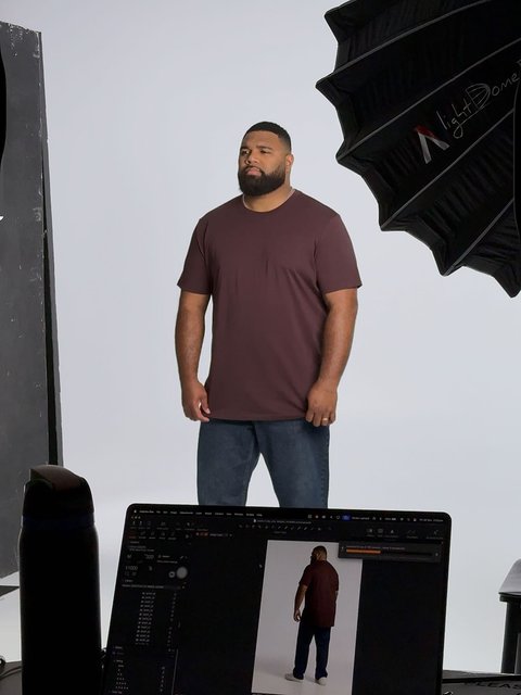 The one essential every guy needs? A basic tee. The essential longline crew tee, now in Berry Red.

#axlandco #mensfashion #outfit #style