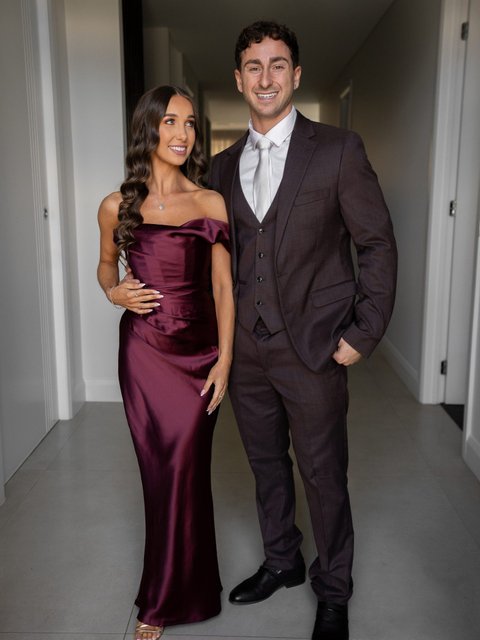 Not every suit shows up like this.
Meet our Luigi 3-piece Suit in chocolate 🍫
As seen on @josephbono_