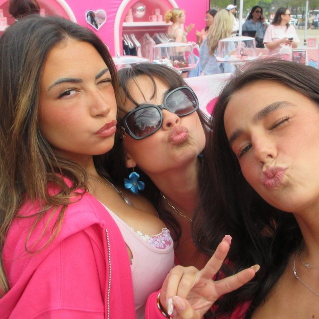 Shout out @sofiamuse for helping us celebrate the new semester with our Bama besties. Hereās to you being all in, all semester, in all-new PINK. š