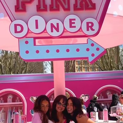 Bestied so hard theyāre on the PINK Spring Campus Tour together.š«¶ Thereās only one more stop left. See you on Tuesday (3.31), UCLA. āļø