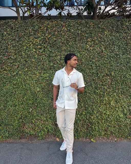 Clean lines. Neutral tones. Maximum compliments. As seen on @kenanseebah