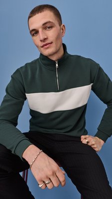 If your outfit’s feeling a bit off, chances are it just needs a 1/4 zip 🤐