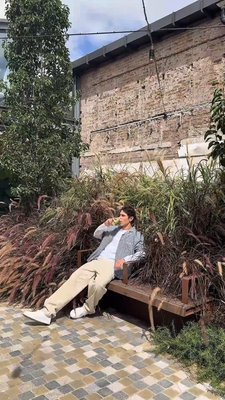 we think you deserve to relax. do it dressed in our new season favourites.

#connorclothing