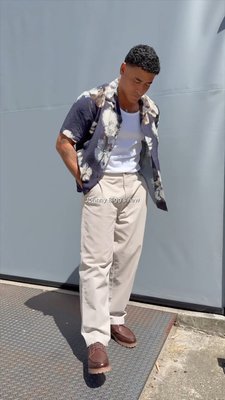 Jordan wearing the Jace Wide Leg Chinos.

Designed with a relaxed leg and a clean fit through the waist, these chinos offer comfort, movement and a modern silhouette for bigger and taller builds.

#johnnybigg #menswear #bigandtall #bigandtallfashion #widelegchinos