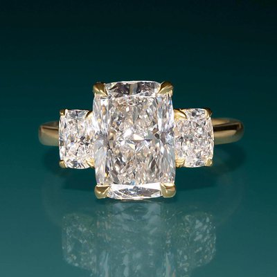 PART 7: Unique diamond shapes 💎 This week’s diamond find: an elongated emerald cut diamond. Are you saying yes to this diamond shape?