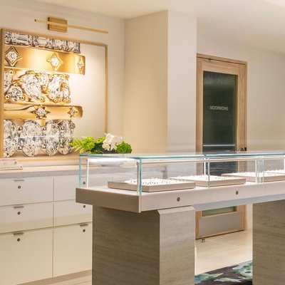 For the soon to be fairytale brides — save this if you’re planning to get engaged this year. Would you say yes? 💍