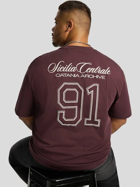 Get Weekend Ready | Relaxed fit, graphic back. Casual plans outfit sorted.

#casualstyle #plussizemenswear #axlandco #streetstyle