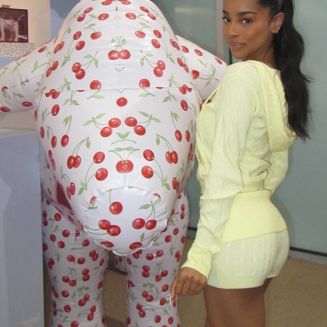 Photo dump šø We had the best day ever at the PINK by Frankies Bikinis Surf House pop-up. The collection dropped today so make sure to shop. šāļø