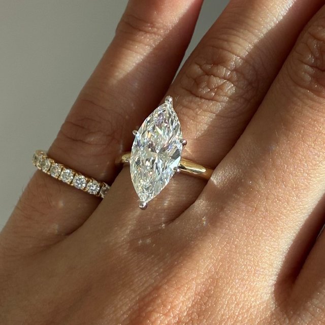Marquise girls, this is your year. ✨ Why everyone’s loving this shape lately: 💎 Elongated and elegant 💎 Looks bigger than its carat weight 💎 Vintage feel, modern edge Would you say yes to a marquise?