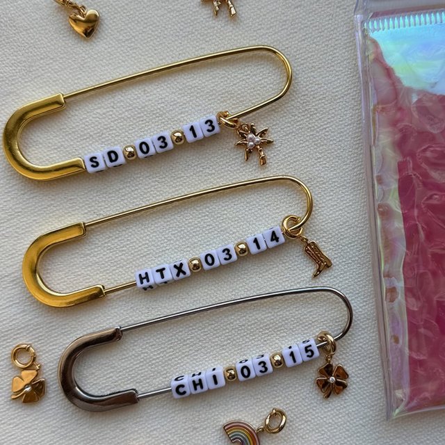 Looking for weekend plans? Weāve got you. ⨠Weāre celebrating the return of the PINK Break Event with a special tour just for you. Shop limited-edition styles, then customize your looks with an embroidery bar and tote-bag charming with Little Words Project all weekend long. Plus, the first 50 VS & PINK Rewards Members to come party with us get a FREE goodie bag. š Head to our story for more deets.