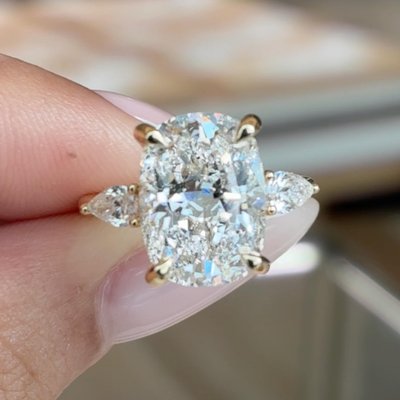 POV: you just found the ring 💍 Save this video if you’re planning to get engaged in 2026. The details: 18K Yellow Gold Adorned Opera Three Stone Ring set with a 4.73ct Elongated Cushion